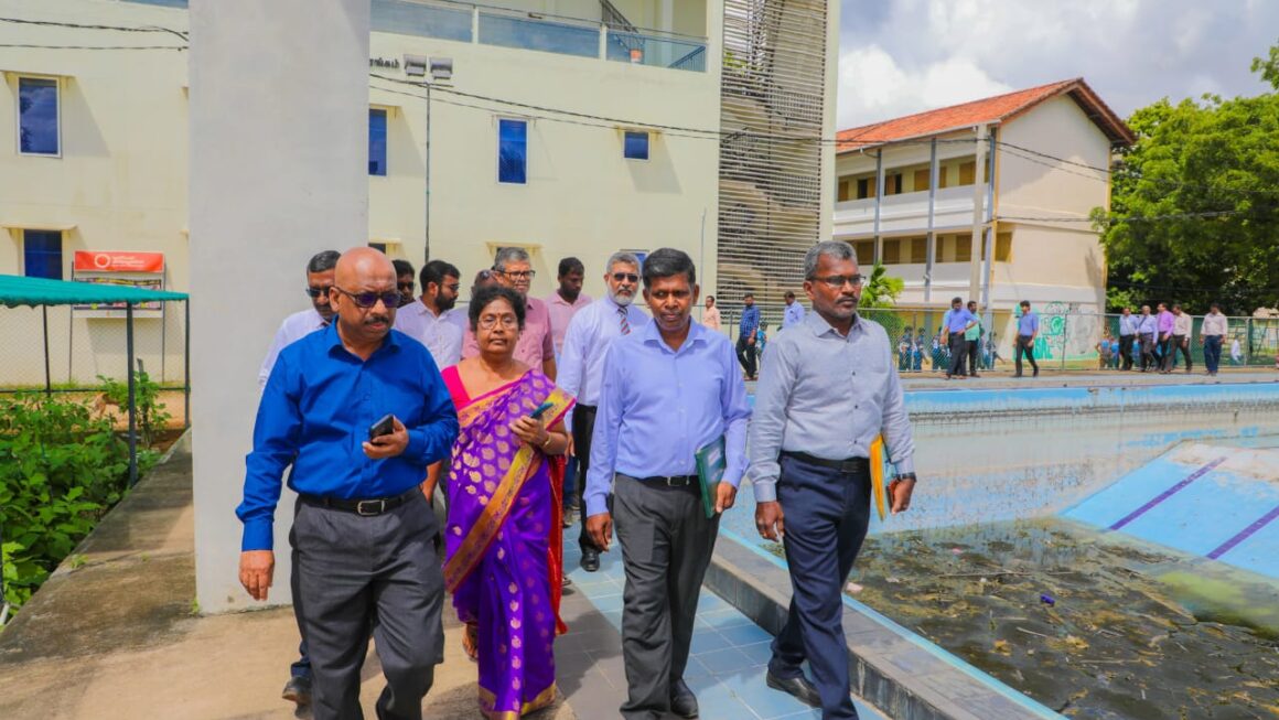 යාපනය මධ්‍ය විද්‍යාලයට පිහිනුම් තටාකයක්