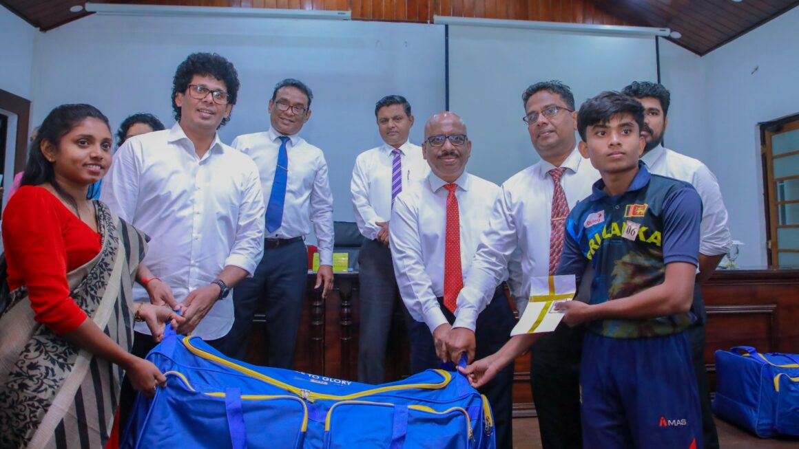 අනුරාධපුර දිස්ත්‍රික්කයේ තෝරාගත් පාසල් 13 සඳහා ක්‍රීඩා භාණ්ඩ !