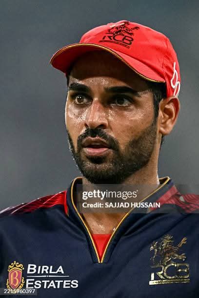 IPL  කඩුළු 200 ක් සම්පූර්ණ කළ Bhuvneshwar Kumar