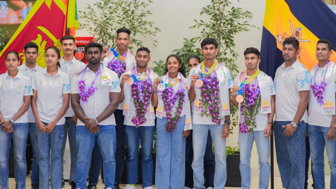 ආසියානු වෙරළ ක්‍රීඩා උළෙලේදී ලක් මව බැබළවූ දරුවෝ දිවයිනට: කටුනායකදී උණුසුම් පිළිගැනීමක්!