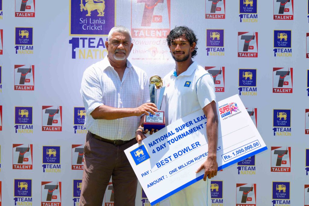 දඟ පන්දු සාම්ප්‍රදායට අභියෝග කළ කවිඳු සහ චමෝද්