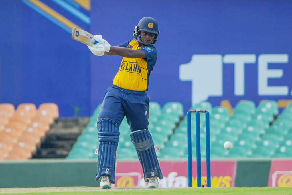 සංජනා කාවින්දි තනිව සටන් කළත් තරගයේ ජය නවසීලන්ත කාන්තා ‘ඒ‘ පිලට